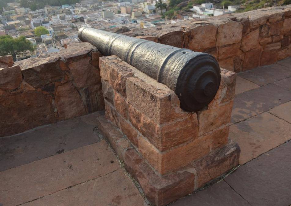 Badami Fort Bagalkot Karnataka Timings History Facts Photos badami-fort-bagalkot-karnataka-timings-history-facts-photos