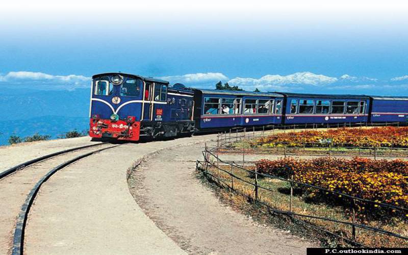 Toy Train Darjeeling Himalayan Railway, Timings, History, Route