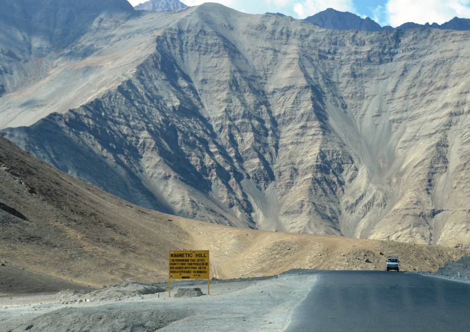 Hill Leh Ladakh, Illusion, Images, Facts, How to reach