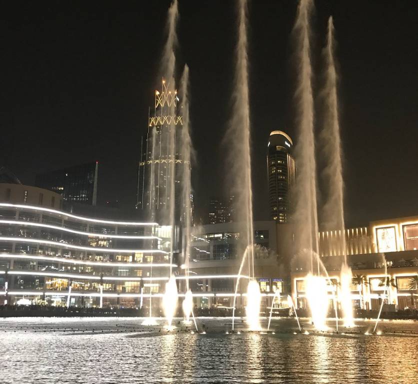 Dubai Mall Fountain, Timings, Information, Images, Things to do