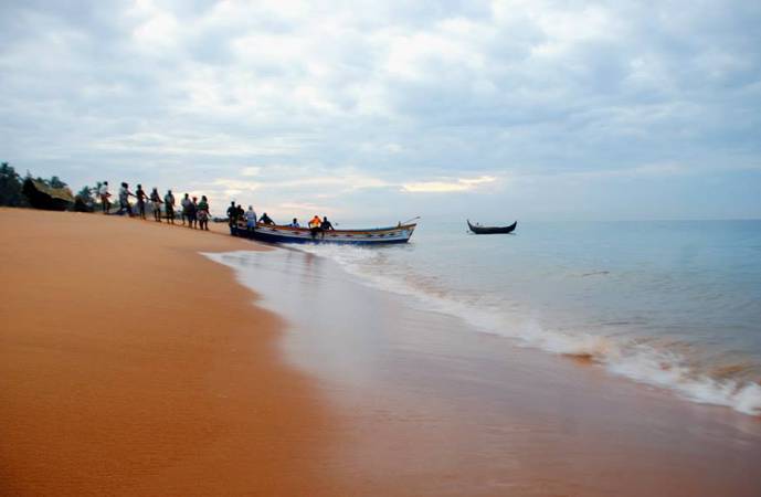 Shankumugham Beach Trivandrum, Tourist Activities, Images