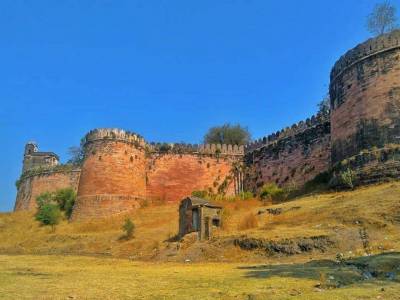 Travel Guide Dhar Fort