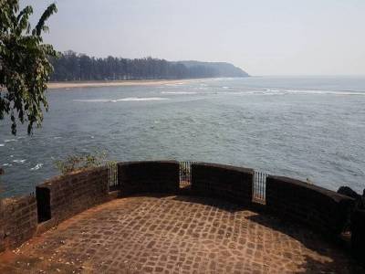 Travel Guide Fort Tiracol