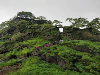 Travel Guide Karnala Fort