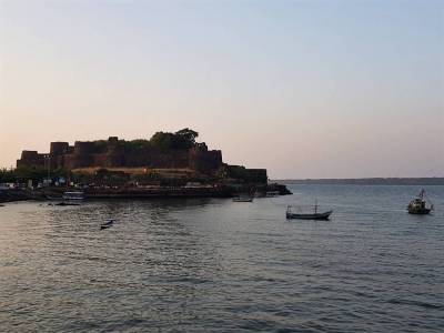 Travel Guide Vijaydurg Fort