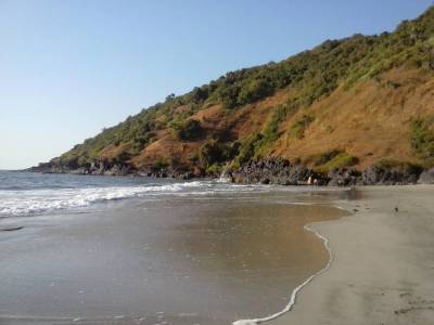 Travel Guide Mochemad Beach Vengurla