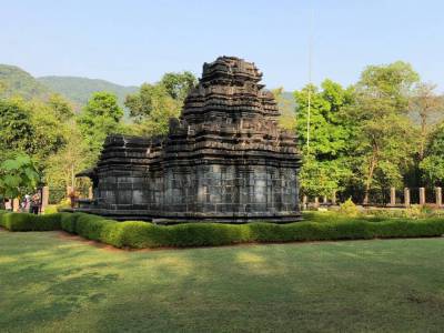 Travel Guide Tambdi Surla Mahadev Temple