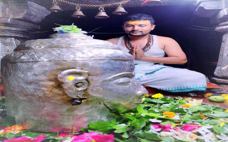 Pandit Darshan Pathak Guruji - Performing Pooja