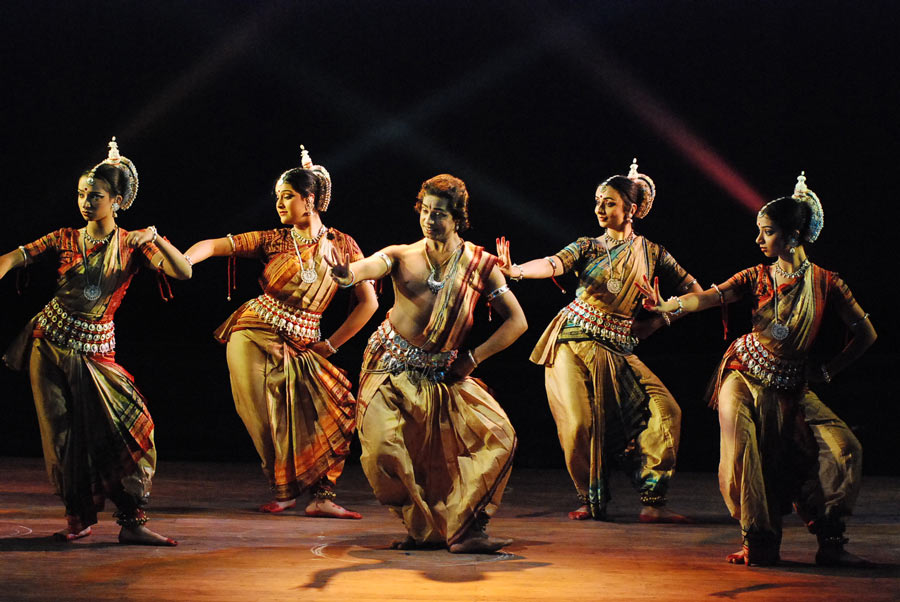 Odissi classical dance (nritya), history, dress, costumes ...